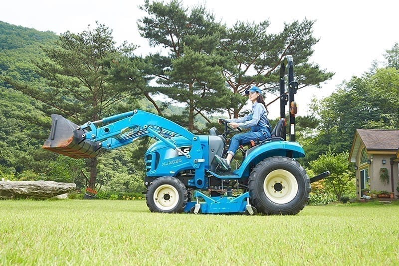 front-6 Front End Loader Lifestyle 6